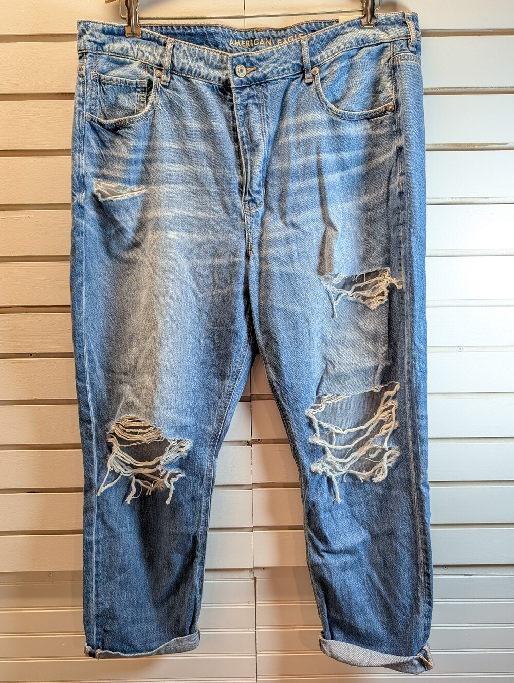 American Eagle The Tomgirl Distressed Ripped Button Fly Jeans size 16 NWT - Picture 2 of 8